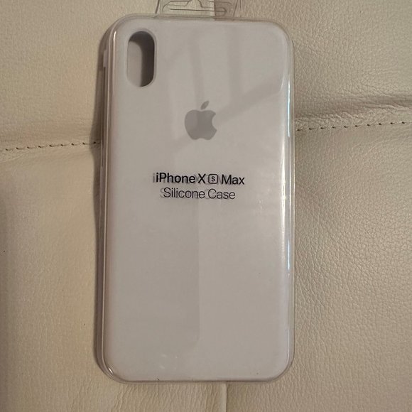 iPhone XS Max Silicone Case - White - Used - Picture 1 of 6